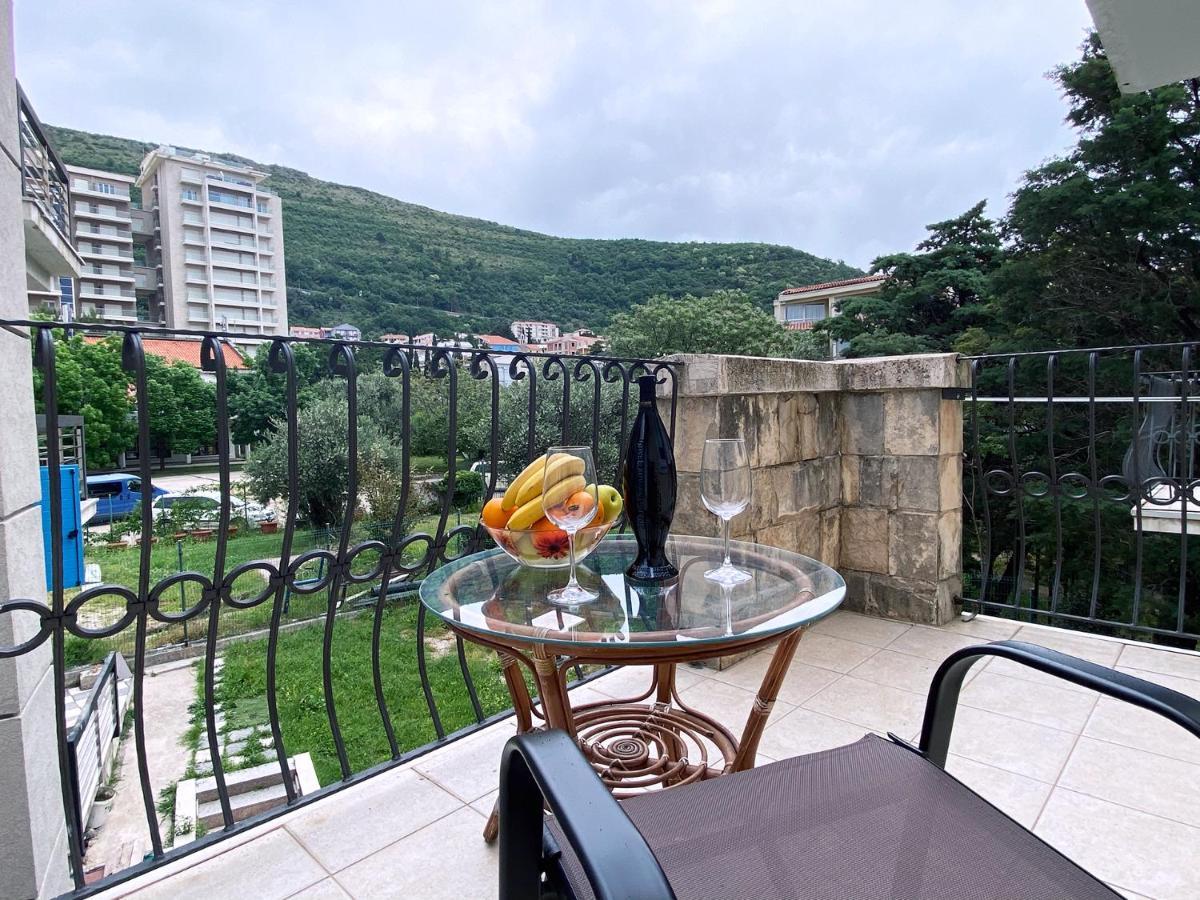 Family Beachfront Apartment Petrovac na moru Exterior foto