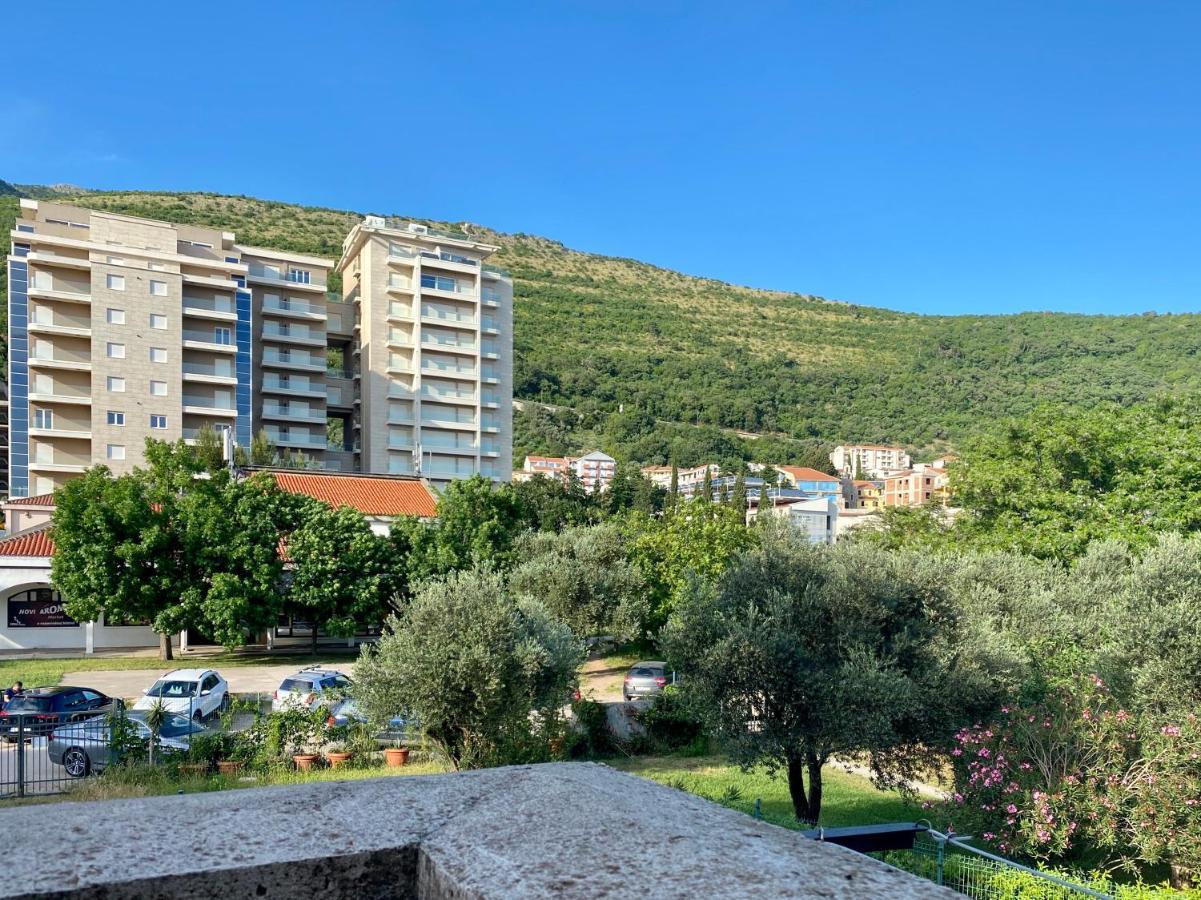 Family Beachfront Apartment Petrovac na moru Exterior foto